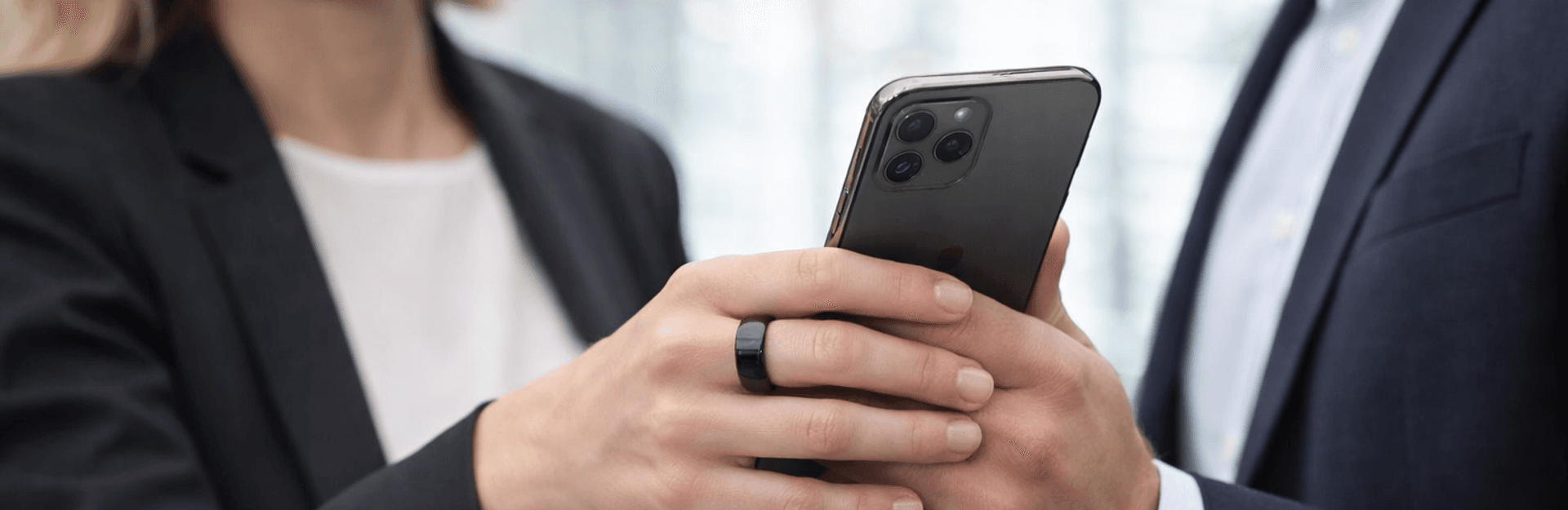 Business Ring Nahaufnahme — elegantes NFC-Accessoire